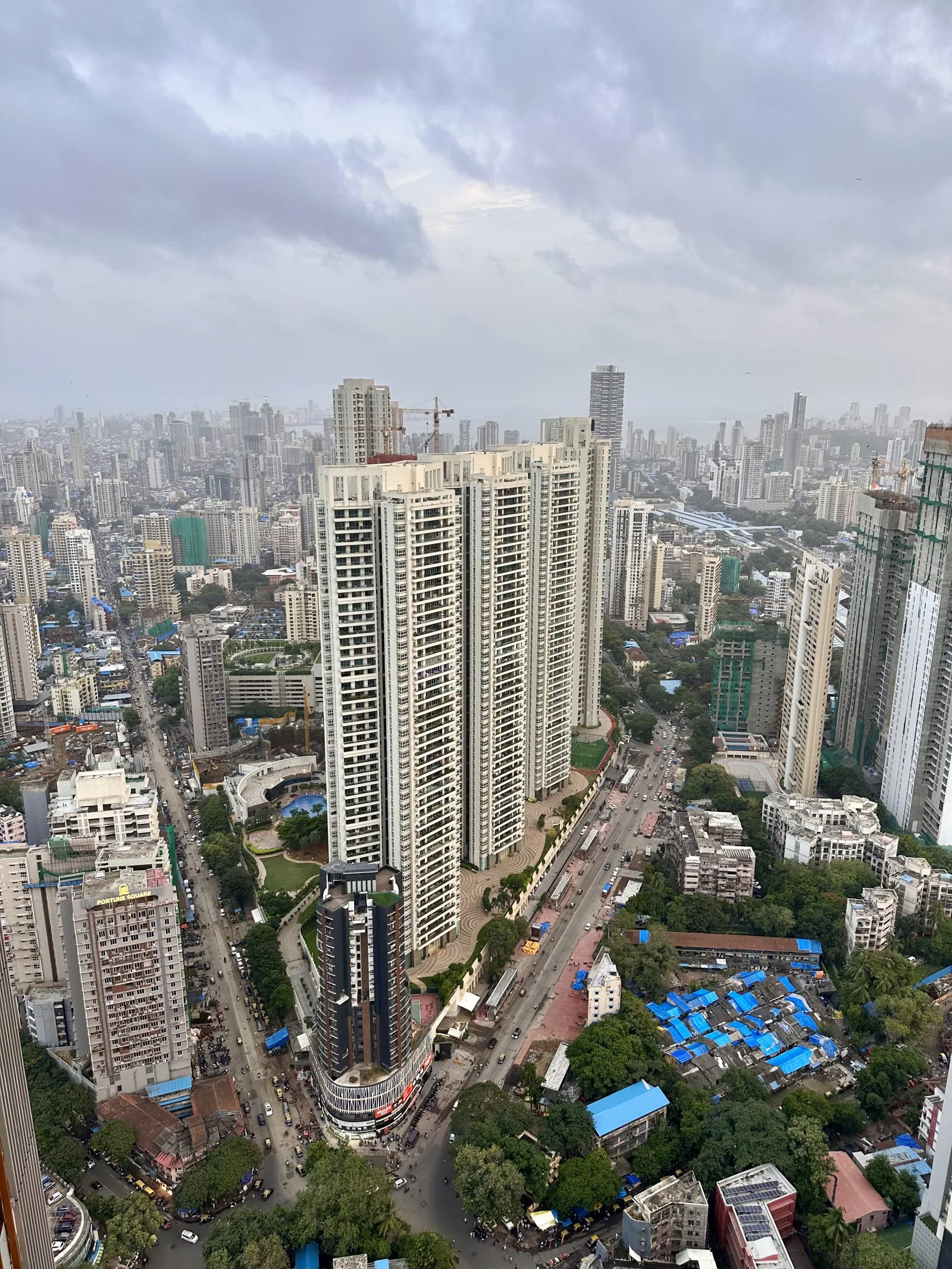 Aerial view of central Mumbai, the city of the Mumbai Development Plan 2034.