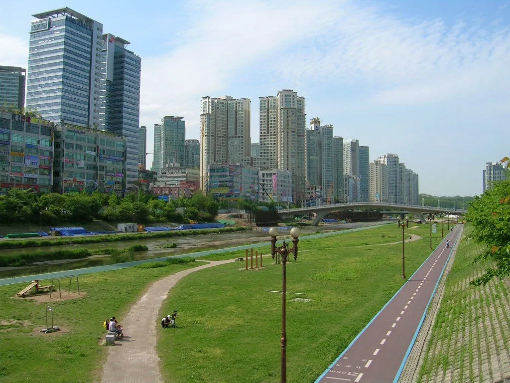 Bundang New Town (Jeongja area), Seongnam - one of the first-generation Seoul New Towns built in the 1990s