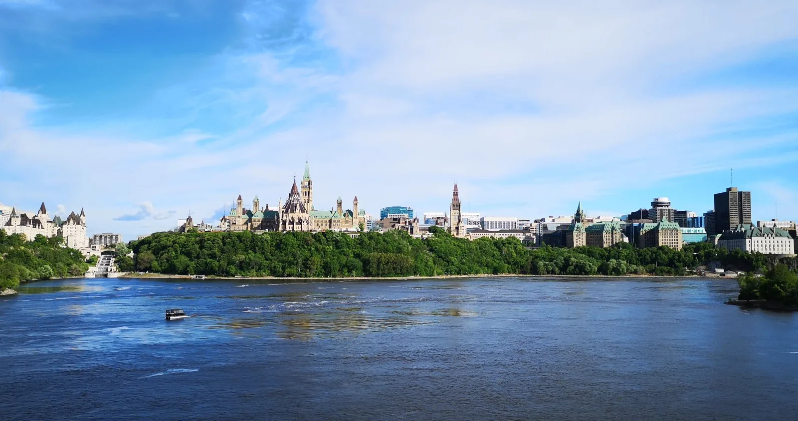 Skyline of Ottawa, Ontario (2019)