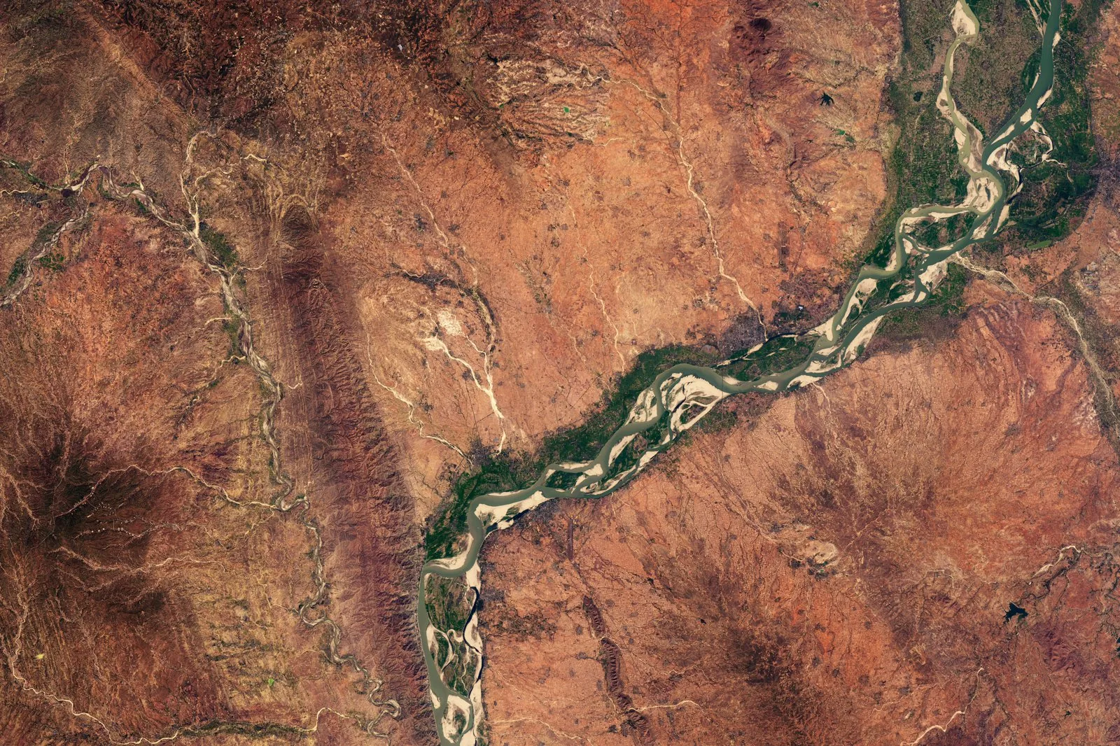 2020 satellite picture of the Bagan plain showing the spread of temples across the old capital's territory.