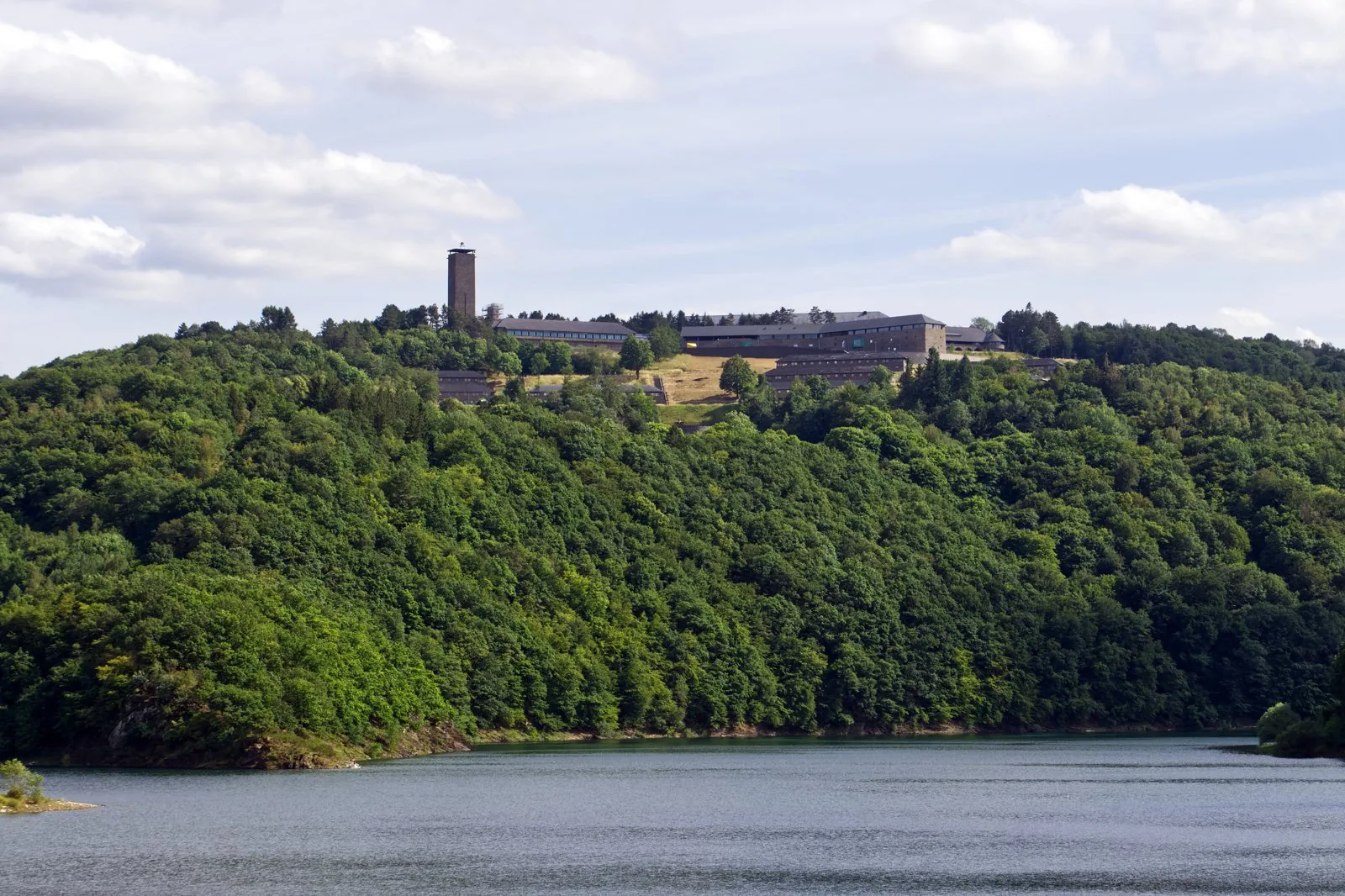 Representative Nazi-era state architecture (the former NS-Ordensburg Vogelsang), illustrating the settlement doctrine of Gottfried Feder's Die neue Stadt