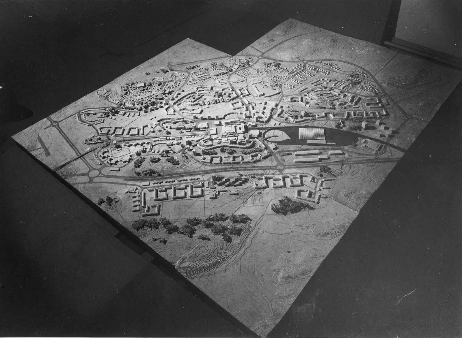 Town-plan model (stadsplanemodell) of Vällingby, the 1950s ABC-town near Stockholm planned under Sven Markelius, photographed before 1962. The scale model shows the full planned scheme — the car-free